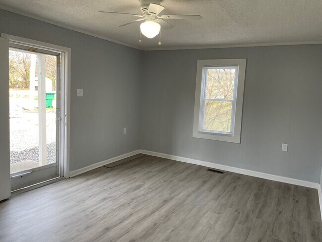 Foto del edificio - 2 BED 1 BATH HOME