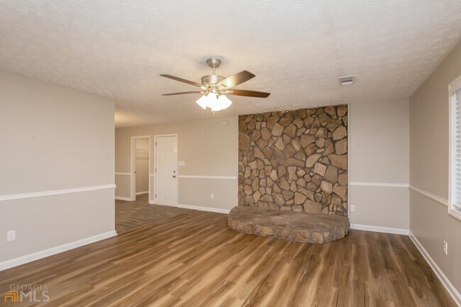 Building Photo - 102 Landover Dr