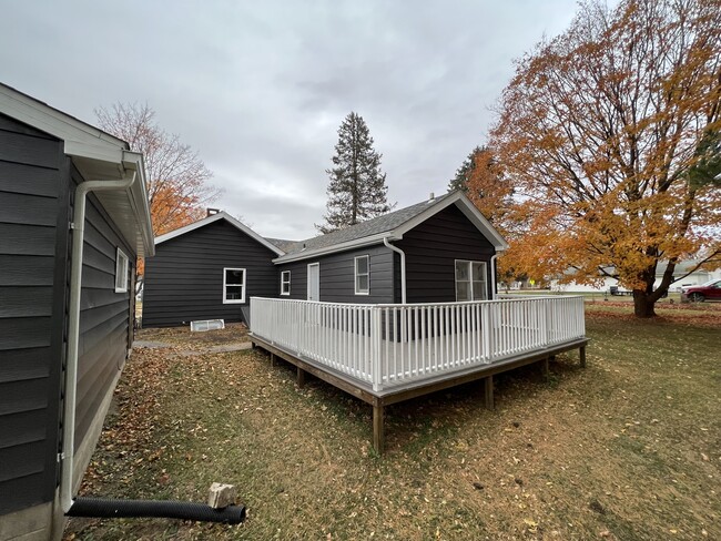 Privacy deck - 315 W Spring St
