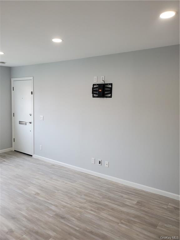 Foto del edificio - 1879 Crompond Rd