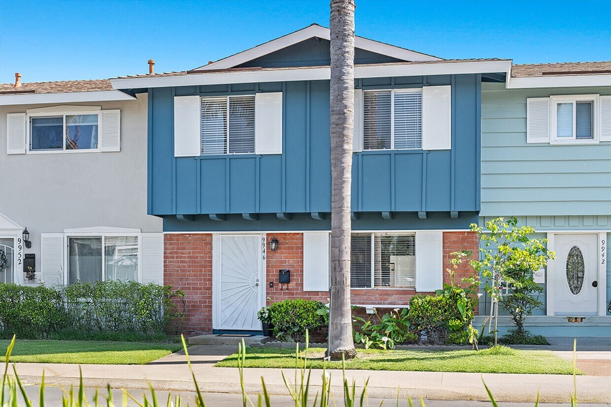 Foto principal - Charming Huntington Beach Townhome | Prime...
