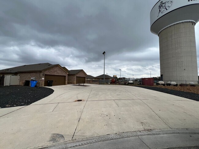 Building Photo - Luxury 3/2 Duplex in Seguin, Texas