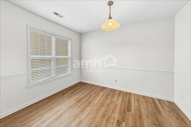 Foto del edificio - 1149 Langston Dr