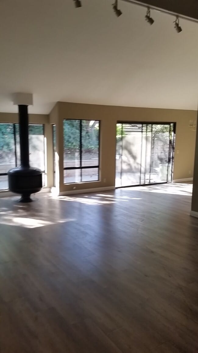 Foto del edificio - 16268 Glencove Dr