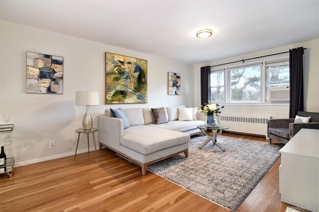 Foto del edificio - 140 N Broadway