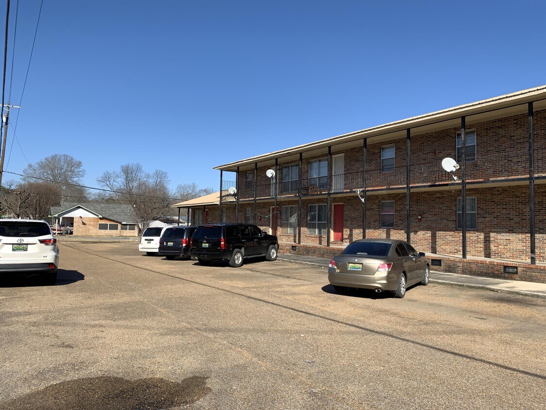 102 Ave SW Unit 102, Cullman, AL 35055 Room for Rent in