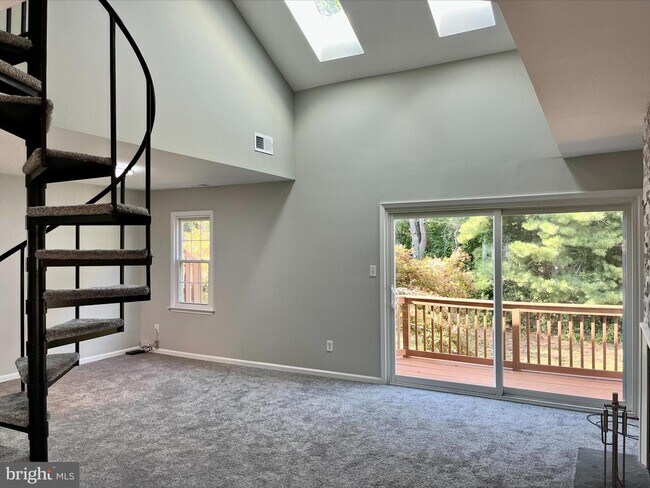 Building Photo - 308 Everest Cir