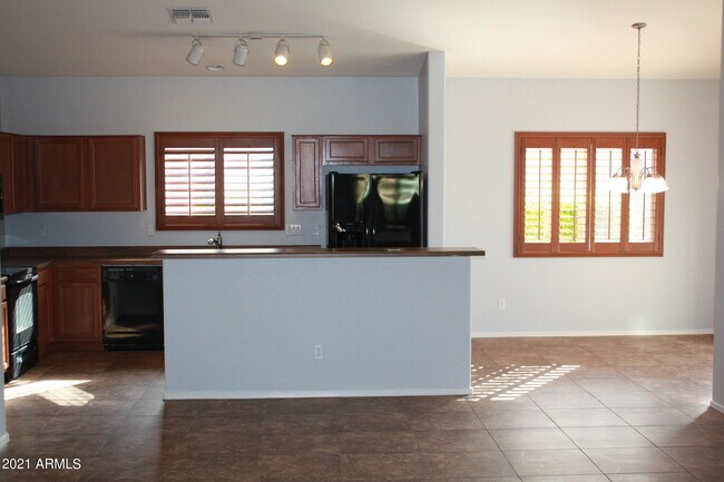 Foto del edificio - 16979 W Sonora St