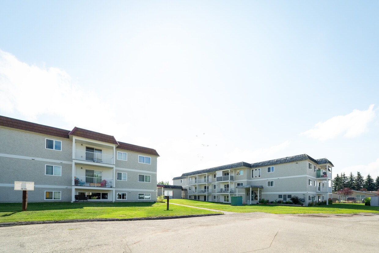 Primary Photo - Pine Grove Apartments