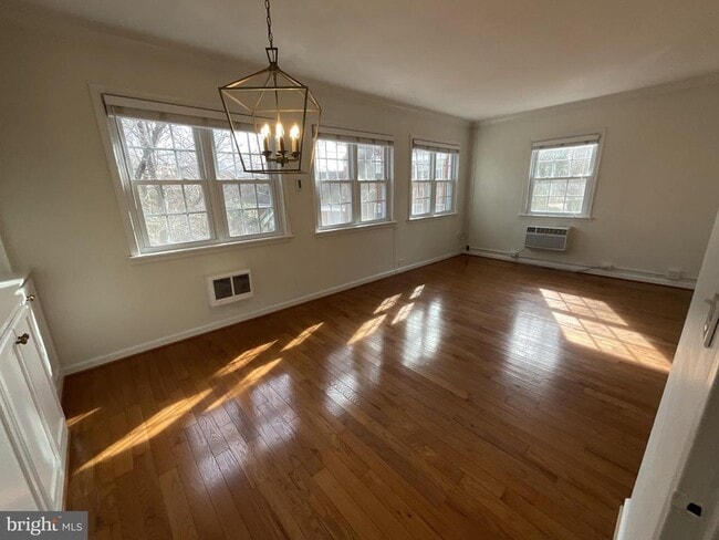 Foto del edificio - 1927 N Quaker Ln