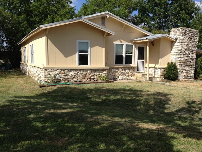 Building Photo - 602 E Sandy Ln