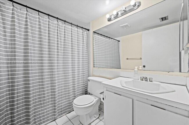 Foto del edificio - 1014 Green Pine Blvd