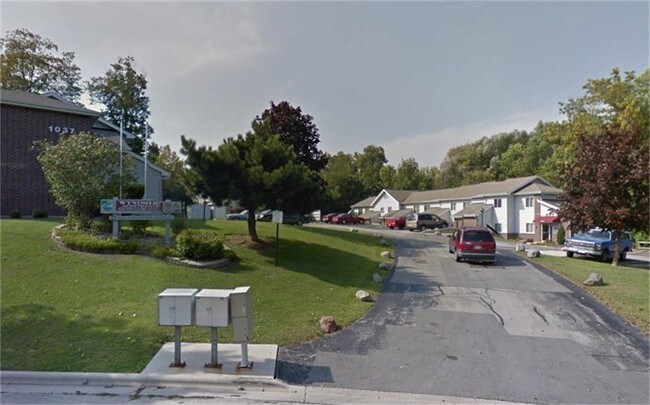 Building Photo - 967 Mineral Springs Dr