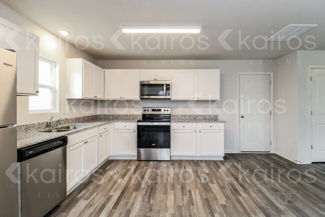 Building Photo - 463 Waterview Ct.