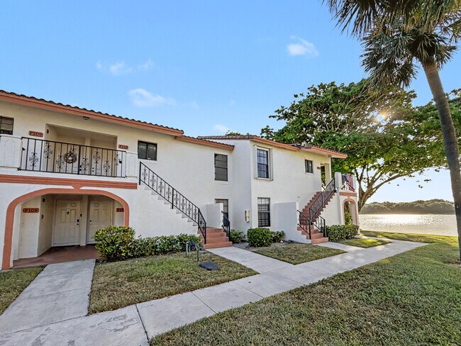 Building Photo - 330 Palmwood Pl