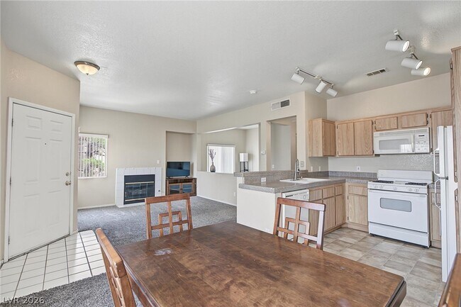 Building Photo - 251 S Green Valley Pkwy