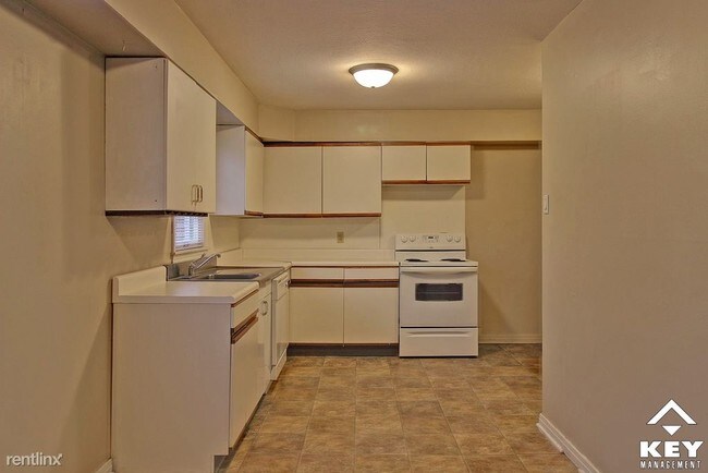Building Photo - 351 N Woodlawn St