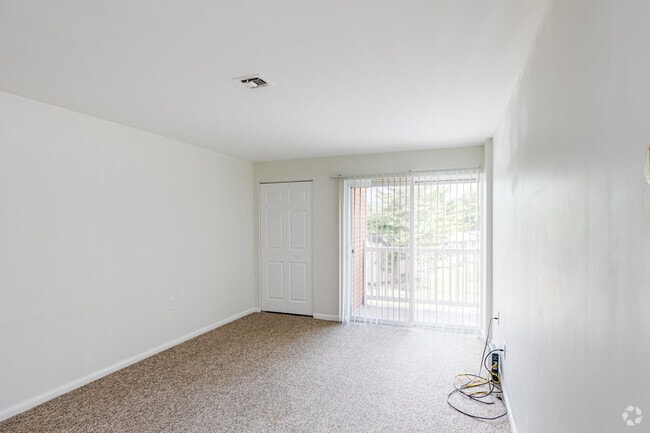 1BR, 1BA - 700SF (B) - Living Room - South View Apartments and Townhomes
