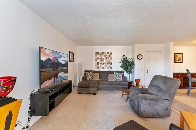 Building Photo - 1552 S Camino Real
