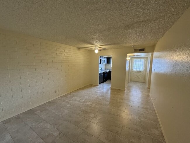 Foto del edificio - 7125 W Mariposa St