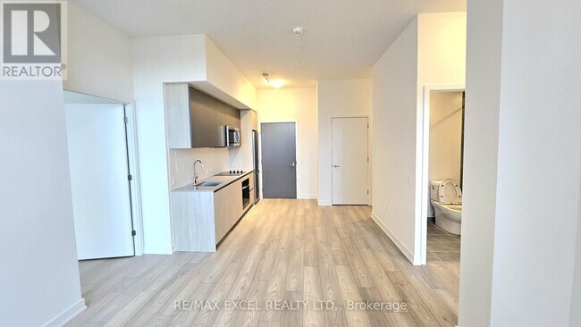 Photo du bâtiment - 5858 Yonge St