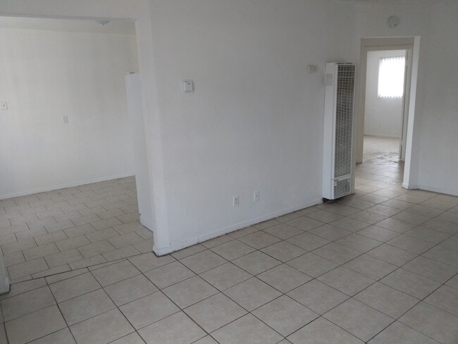 Foto del edificio - 3720 E Clay Ave