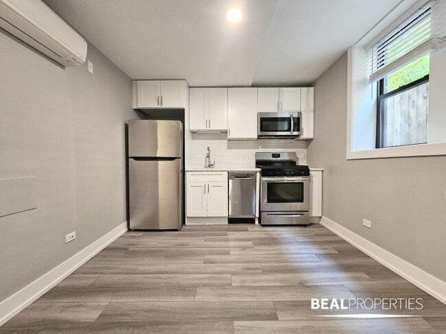 Building Photo - 1 bedroom in CHICAGO IL 60613
