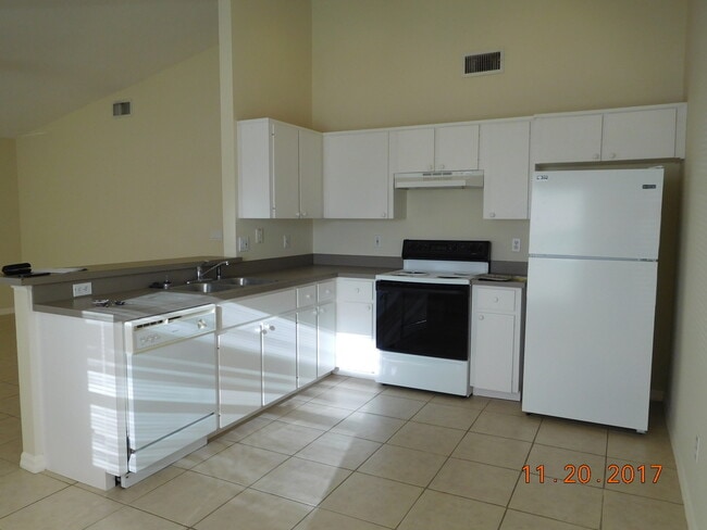 Building Photo - 2BR 1BA DUPLEX FOR RENT
