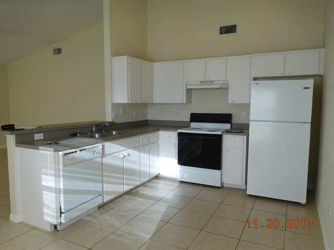 Foto del edificio - 2BR 1BA DUPLEX FOR RENT
