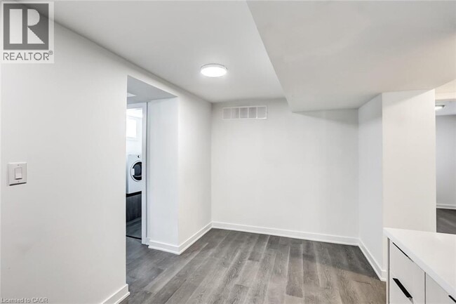 Photo du bâtiment - 38 Thirty Third St