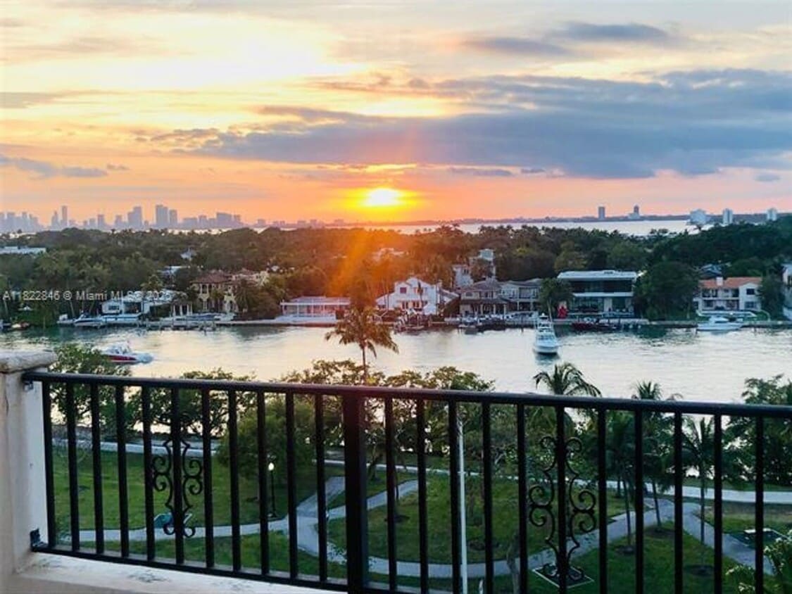 Photo - 6422 Collins Ave appt 804 (A11822846)
