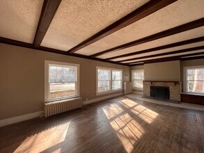 Building Photo - 512 E Sherman Ave