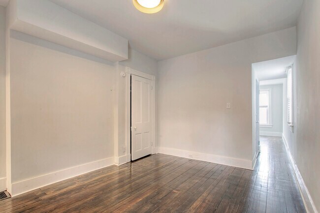 Building Photo - 517 Sanford St