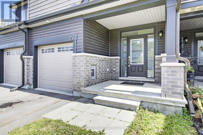 Building Photo - 170 Wabikon Cres