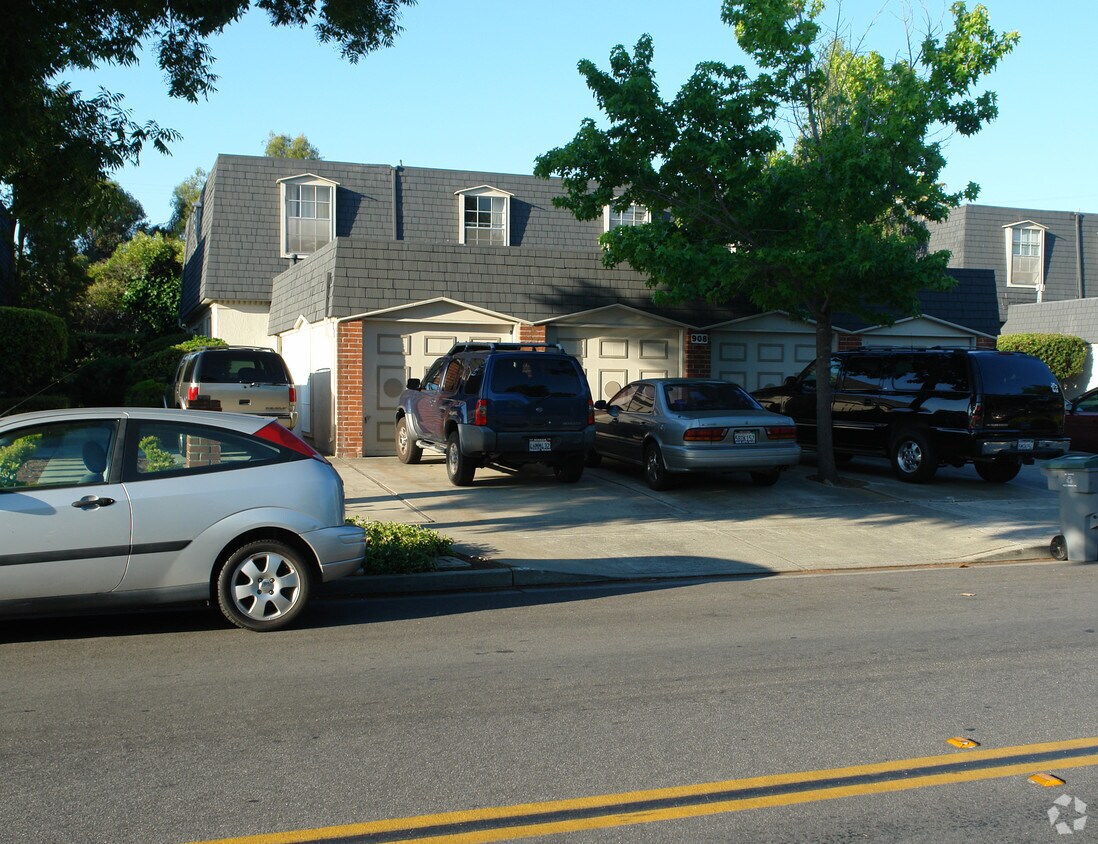 Primary Photo - 908 Maria Ln