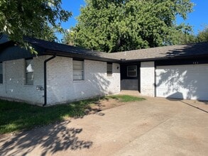 Building Photo - 303 Annawood Dr