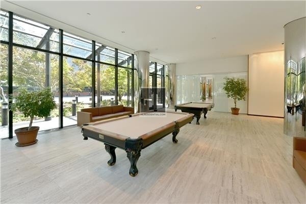 Foto del edificio - 420 E 61st St