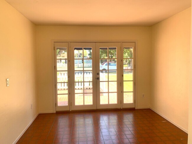 Building Photo - 140 G Ave