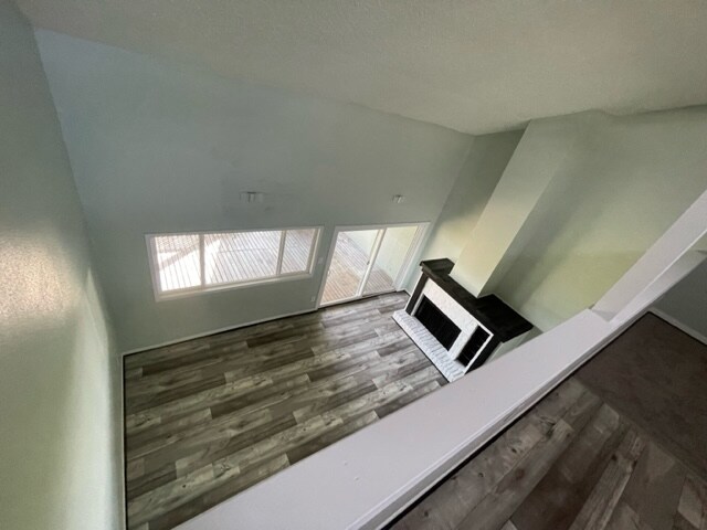 Foto del edificio - 325 Carolcrest Ln