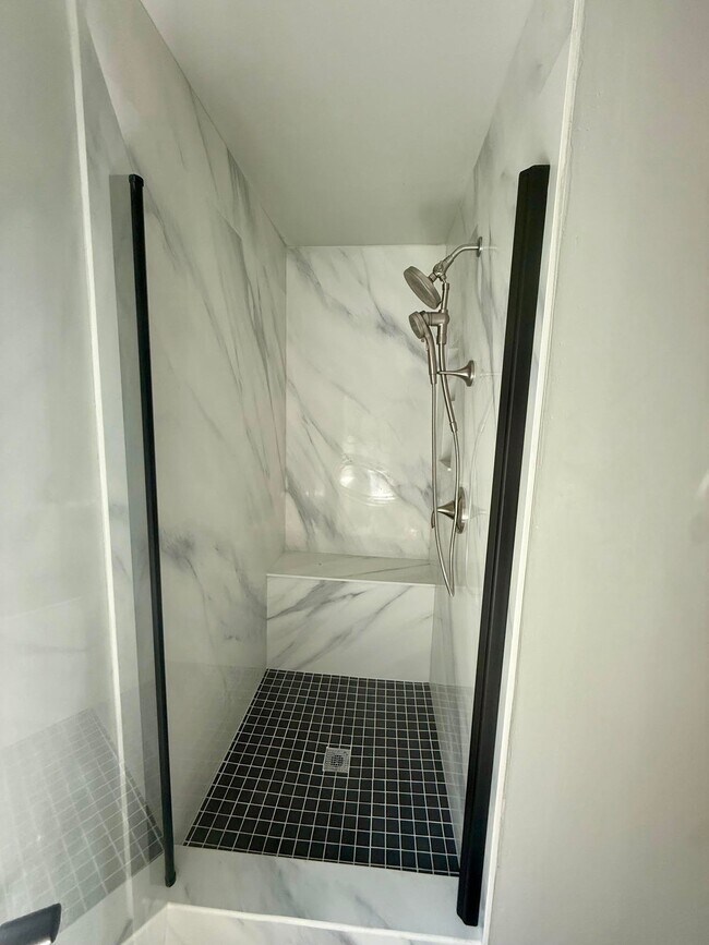Foto del edificio - 4047 Smallwood Ln