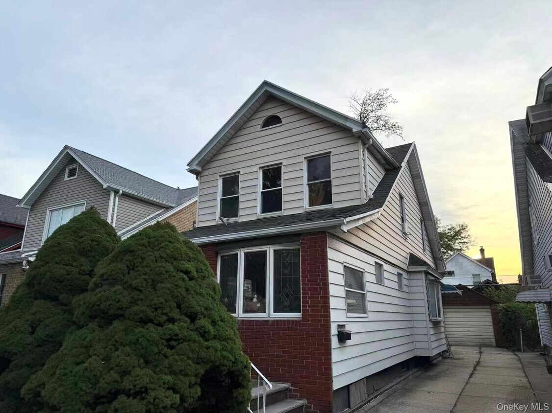 Foto principal - 91-30 71st Rd