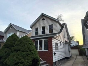 Building Photo - 91-30 71st Rd