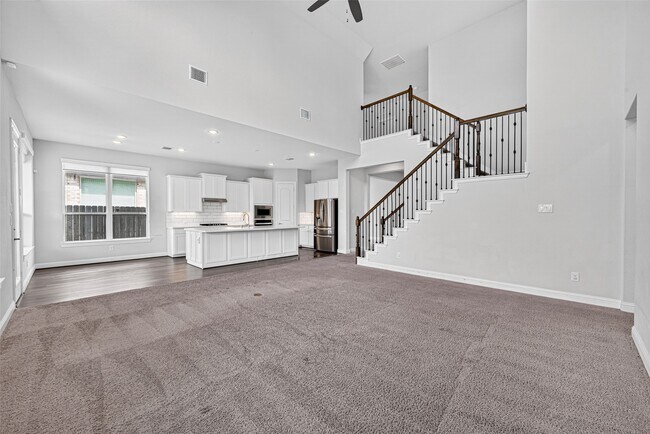 Building Photo - 24419 Avanti Dr