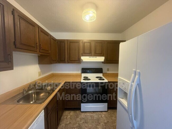 Foto del edificio - 68 Candlewood Ct
