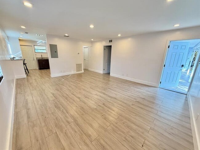 Foto del edificio - 1941 NE 51st Ct