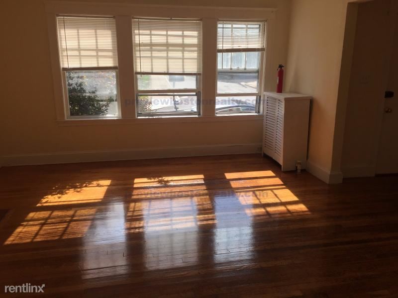 Primary Photo - 303 Foster St