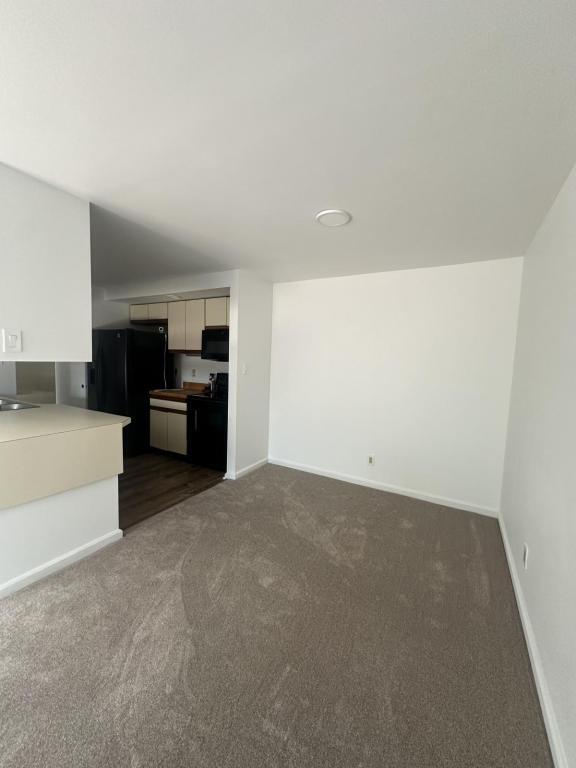 Foto del edificio - 591 Geneva Dr