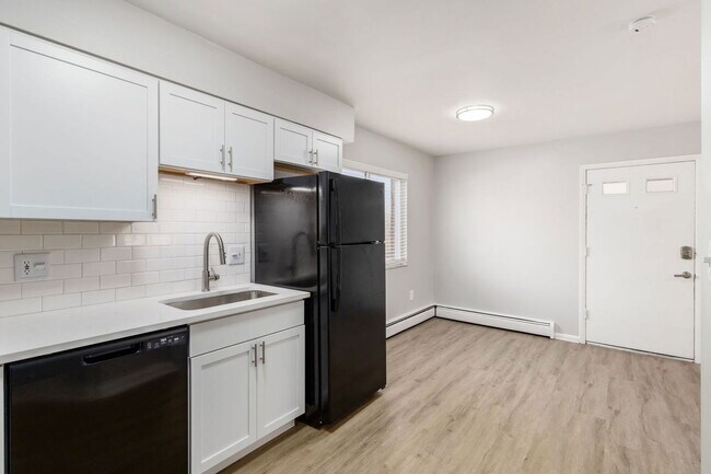 Foto del edificio - 639 Riverview Dr