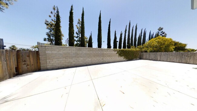 Foto del edificio - 5371-5371 Hewlett Dr
