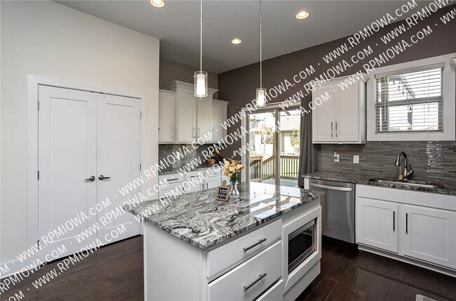 Building Photo - ELEGANT HOME IN WAUKEE!  4 Bedrooms and 3 ...